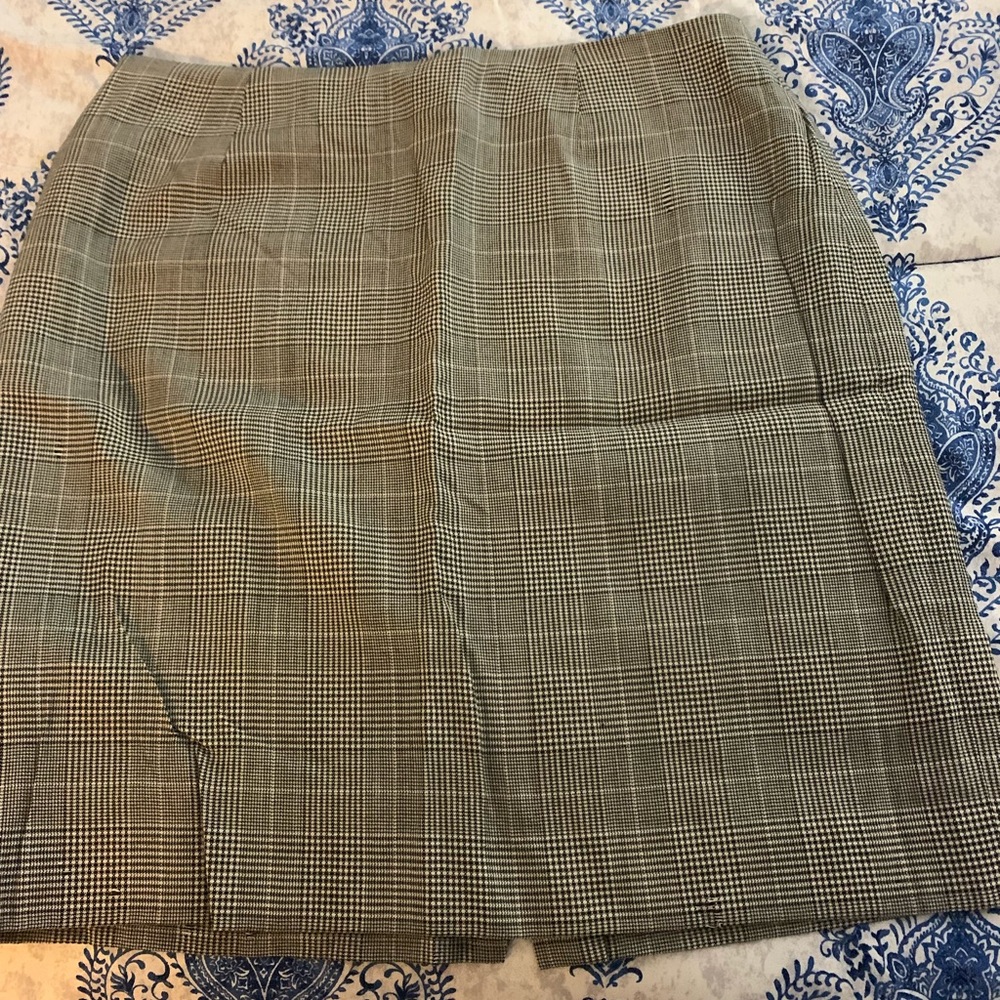 Women’s Black and white plaid a-line skirt sz 10